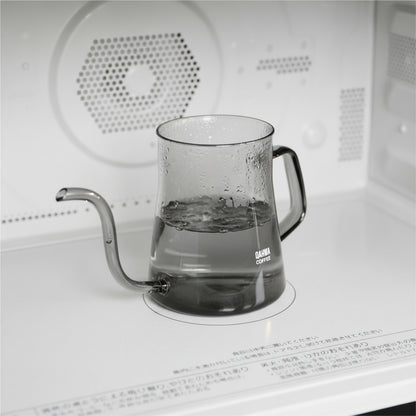 電子レンジでお湯を沸かせる、手軽さと安全性を兼ね備えた耐熱ガラス製のケトル。